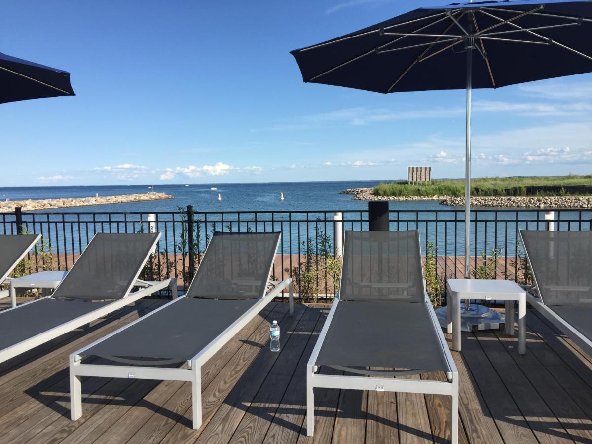 Stunning Stayz At Friday Harbour Beach Marina Resort Lake Simcoe Innisfil Buitenkant foto