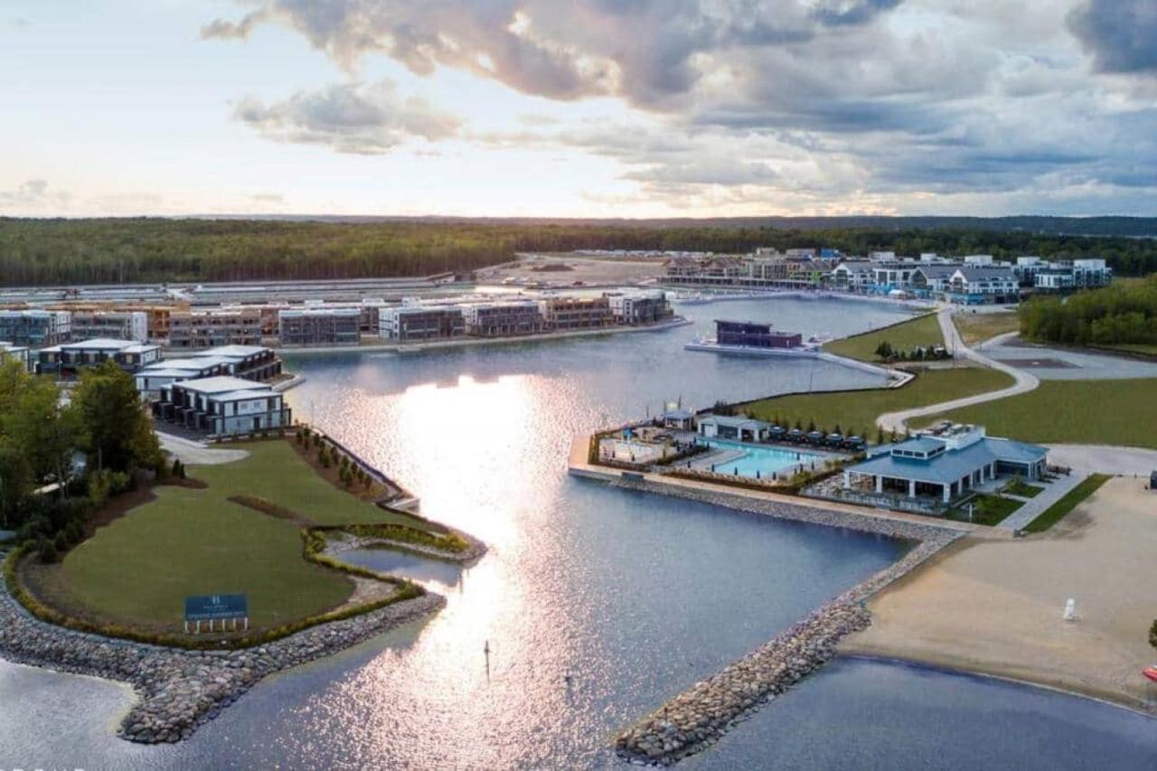 Stunning Stayz At Friday Harbour Beach Marina Resort Lake Simcoe Innisfil Buitenkant foto