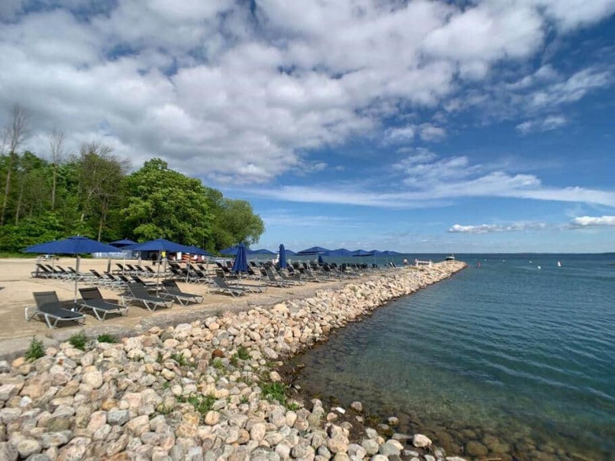 Stunning Stayz At Friday Harbour Beach Marina Resort Lake Simcoe Innisfil Buitenkant foto