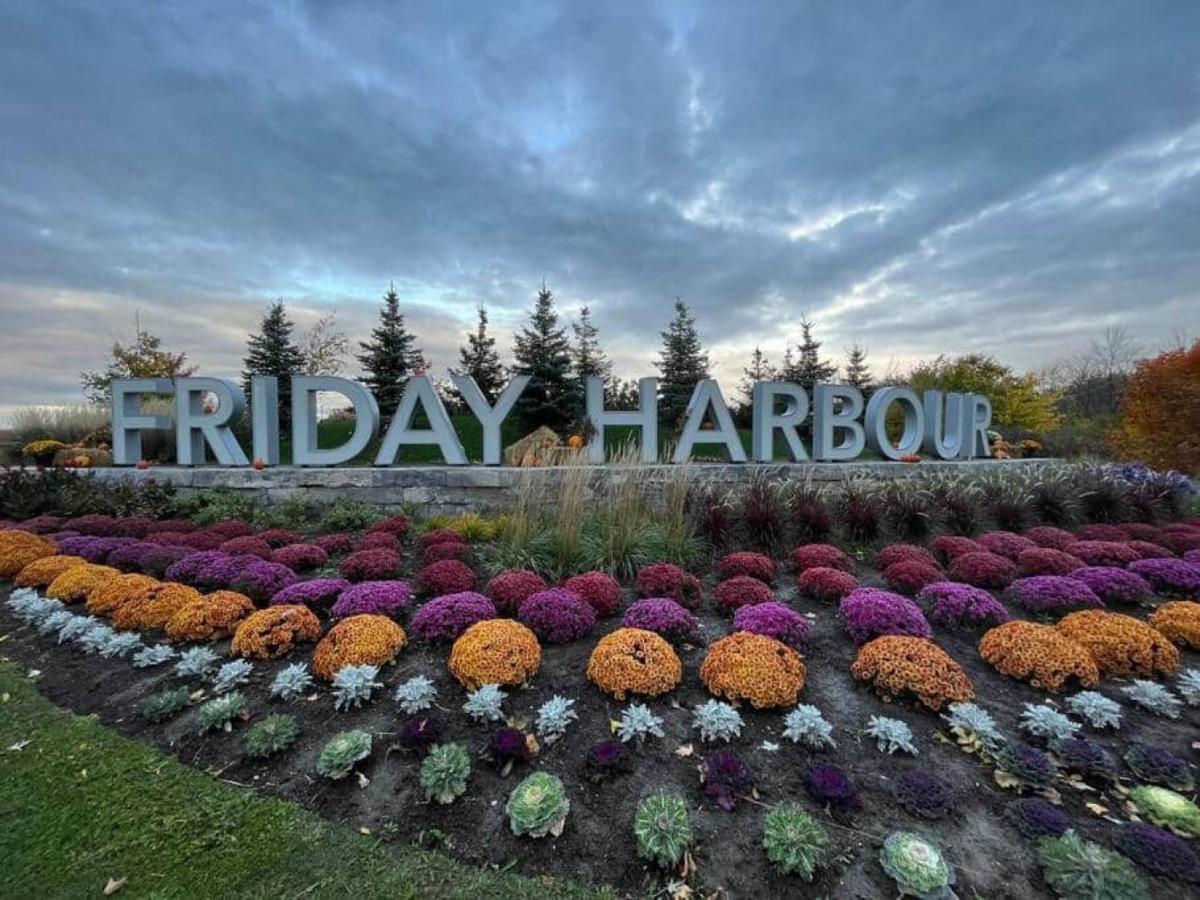Stunning Stayz At Friday Harbour Beach Marina Resort Lake Simcoe Innisfil Buitenkant foto